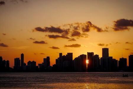 Appartamento Heart Of Downtown Miami Studio Pool & Gym Esterno foto