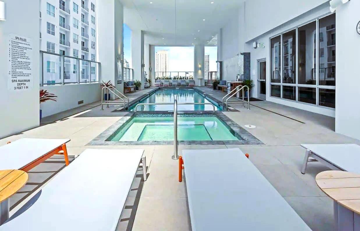 Appartamento Heart Of Downtown Miami Studio Pool & Gym Esterno foto